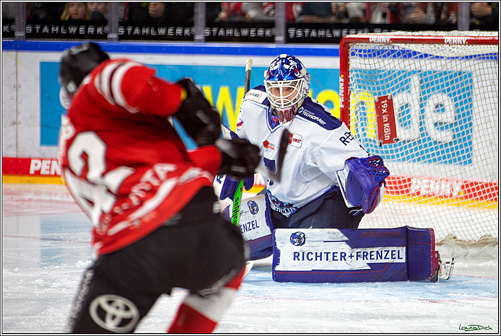PENNY DEL; Koelner Haie- Straubing Tigers; Koeln, 28.12.2022